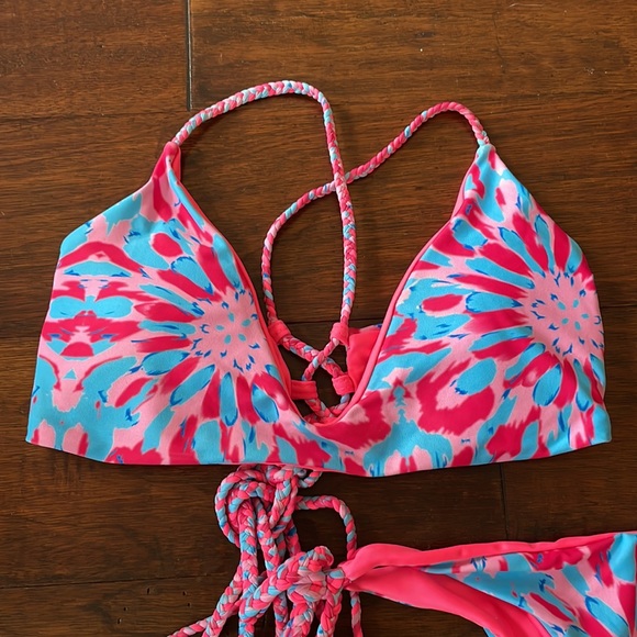 Bikini - Picture 2 of 4